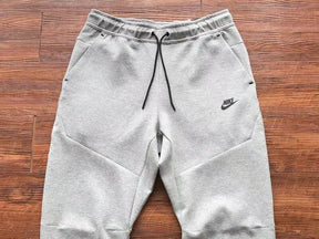 Conjunto Nike Tech Fleece Cinza - Estilo e Conforto Superior