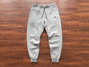 Conjunto Nike Tech Fleece Cinza - Estilo e Conforto Superior