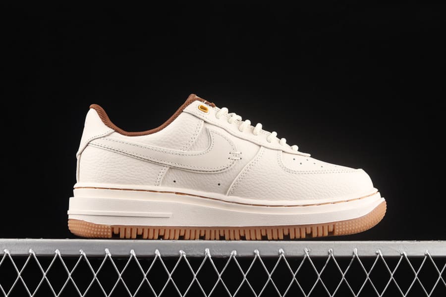 Tênis Nike Air Force 1 Low Luxe Branco