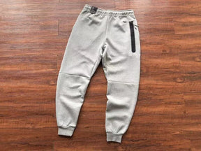 Conjunto Nike Tech Fleece Cinza - Estilo e Conforto Superior