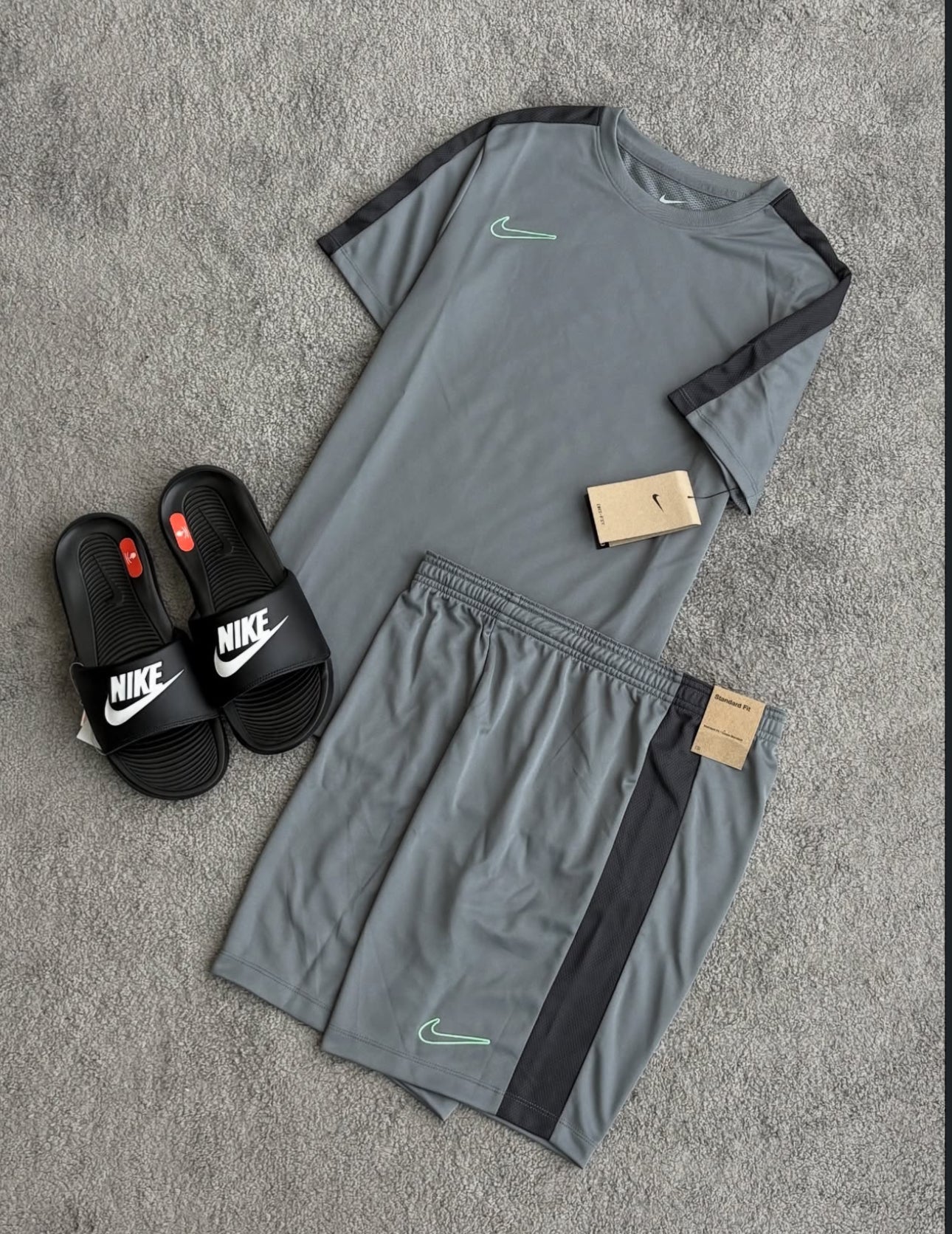 Conjunto Nike Academy + Chinelo Victori One